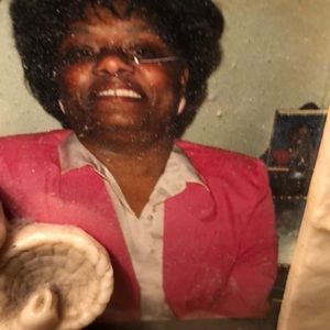 Meet your Posher, Lenora